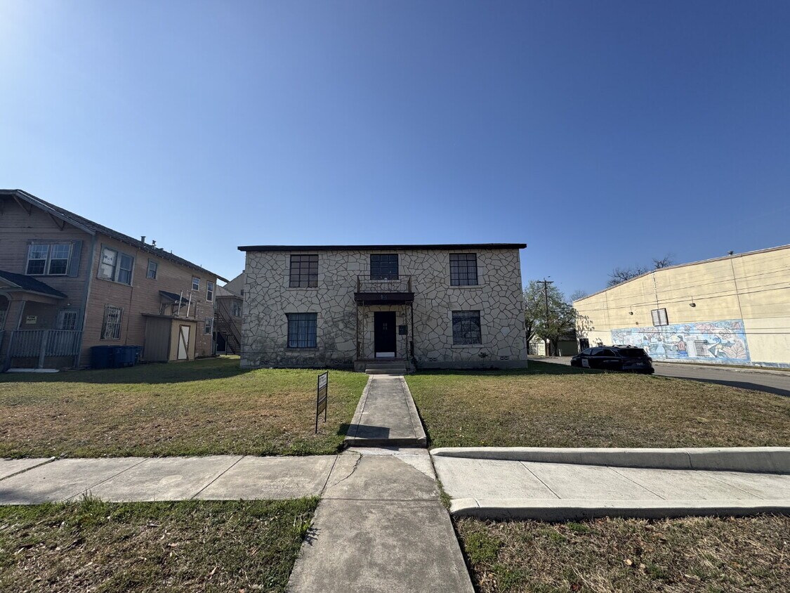 Foto principal - 944 W Huisache Ave