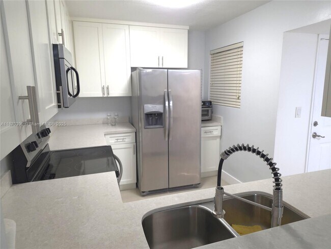 Foto del edificio - 1120 NW 124th Pl