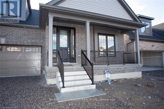 Building Photo - 535 Macintosh Grove