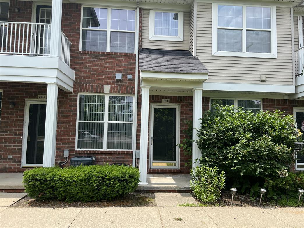 Foto principal - "Chic Sterling Heights Condo: 2 Bed, 2 Bat...