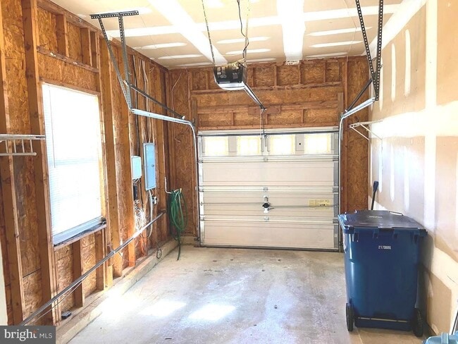 Building Photo - 556 Cork Cir