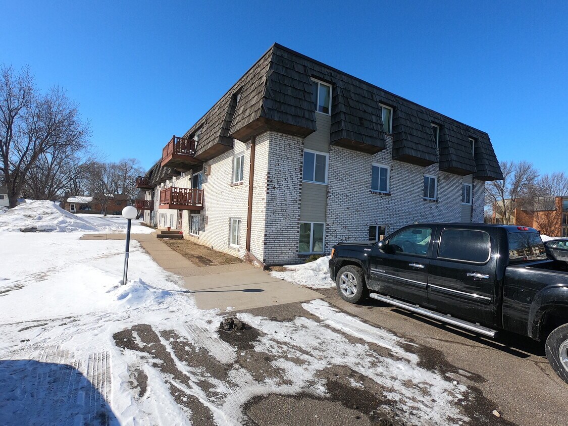 1240 33rd Ave N, St. Cloud, MN 56303 Apartments St. Cloud, MN