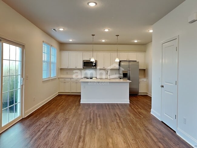 Building Photo - 9045 Lucy Dr