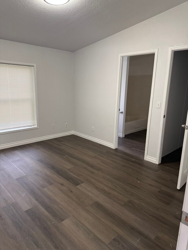 Building Photo - 6804 NE 56th Ave