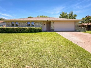 Building Photo - 116 Creekview Dr W