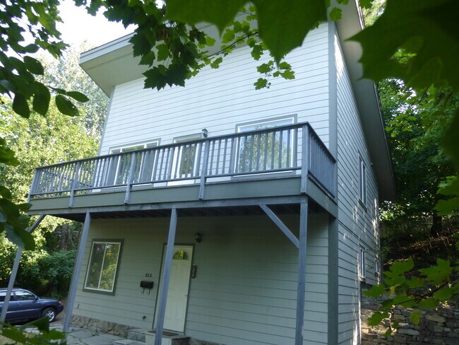Building Photo - Wonderful secluded home