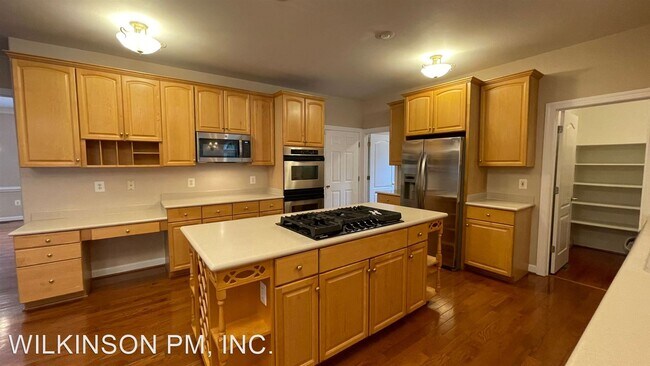 Building Photo - 5 br, 4.5 bath House - 4 Kirby Ln