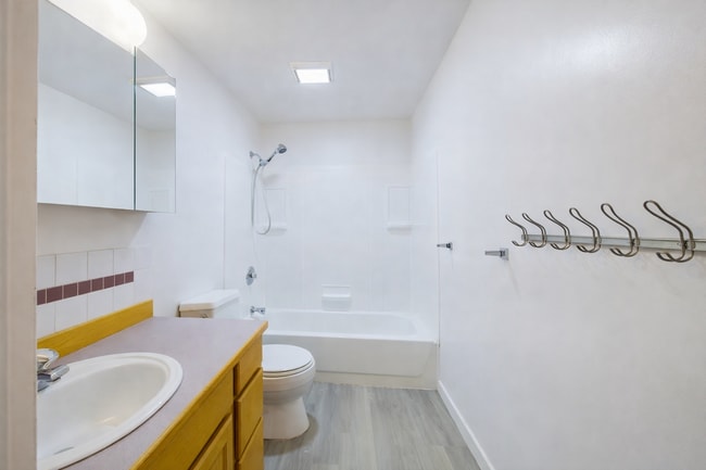 Foto del edificio - Spacious Home in Prime Location at Fairbanks