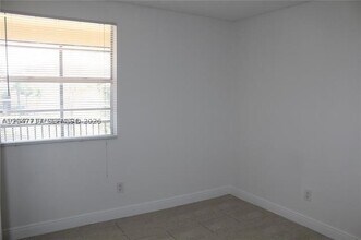 Building Photo - 1247 SW 46th Ave