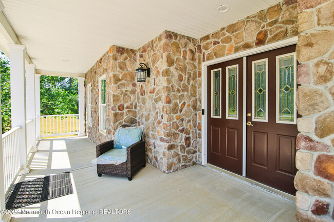 Building Photo - 15 Hope Dr