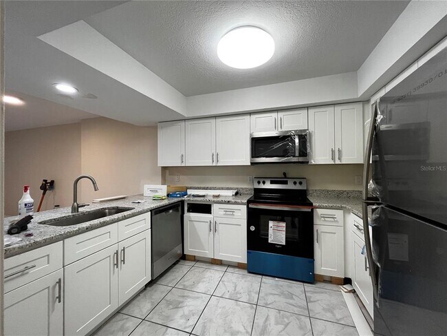 Foto del edificio - 21307 Gertrude Ave