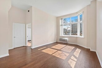 Building Photo - 20 2nd St