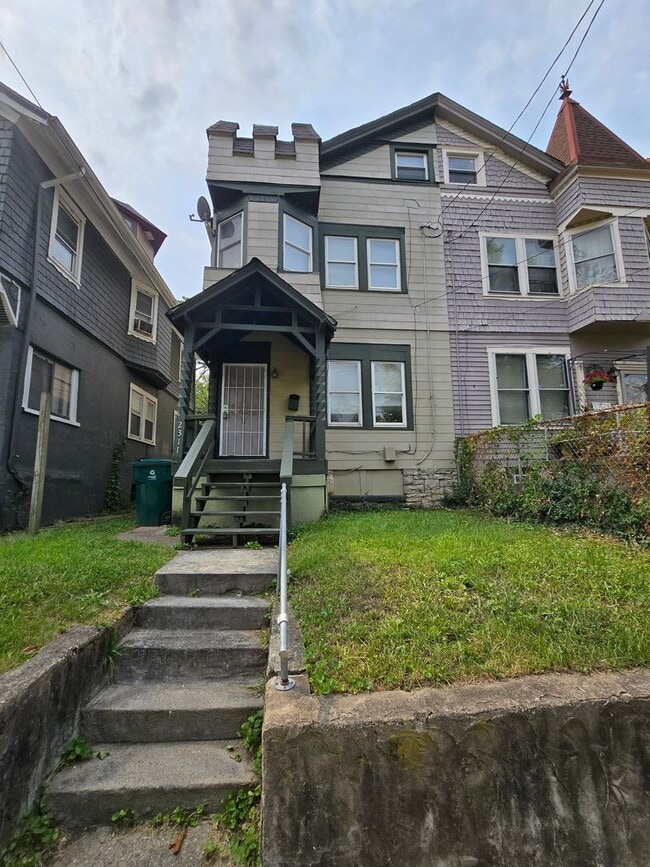 Building Photo - 2311 Maplewood Ave