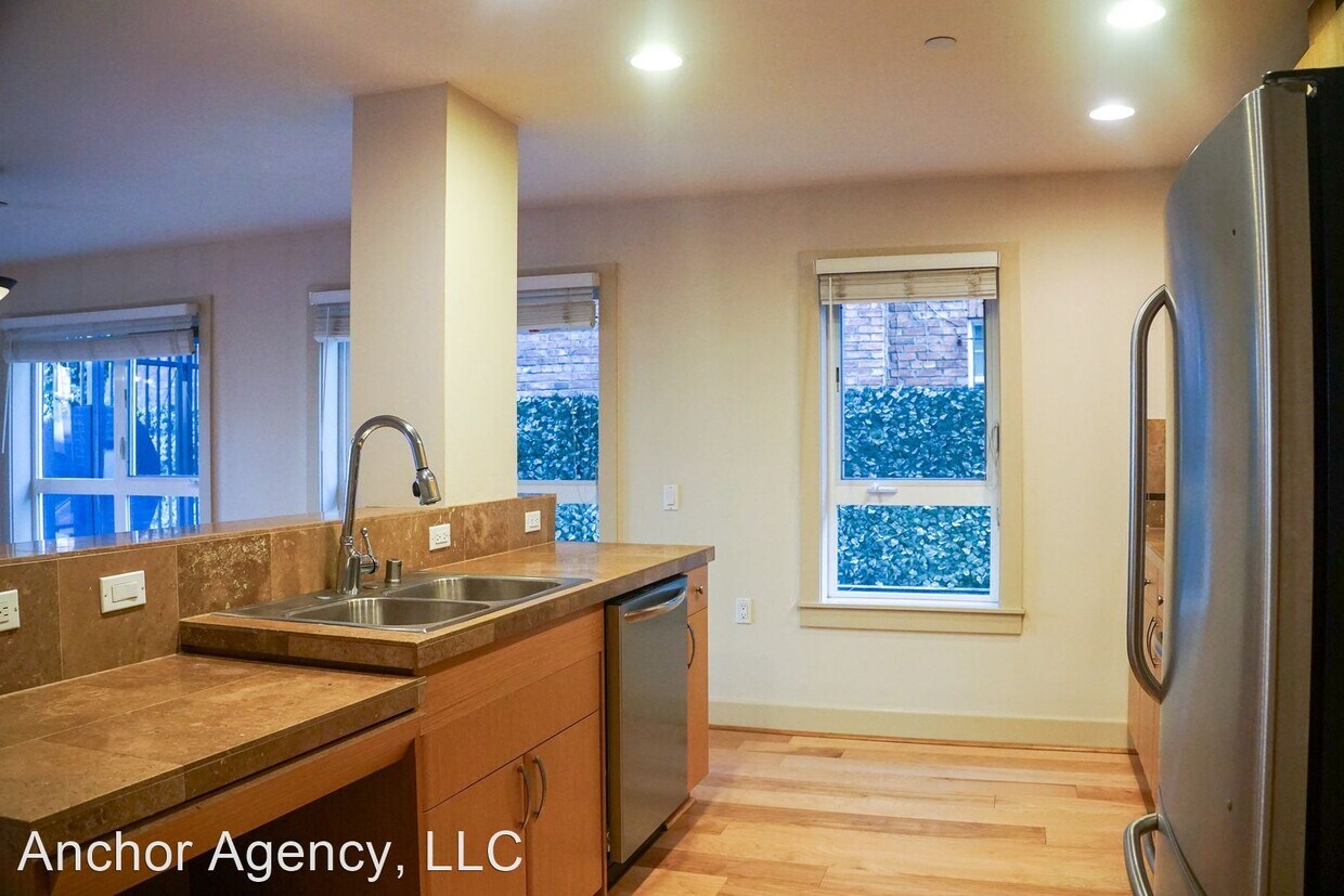 Primary Photo - 2 br, 2 bath House - 319 Summit Ave E Apt 101