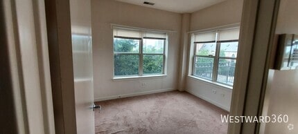 Building Photo - 2022 Roosevelt Rd