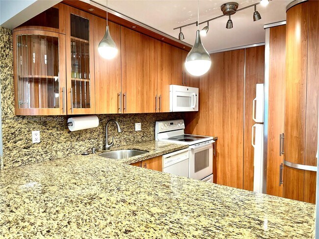 Foto del edificio - 1825 S Ocean Dr