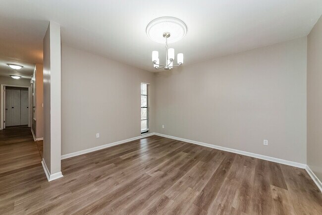 Foto del edificio - 3910 Briarlake Dr