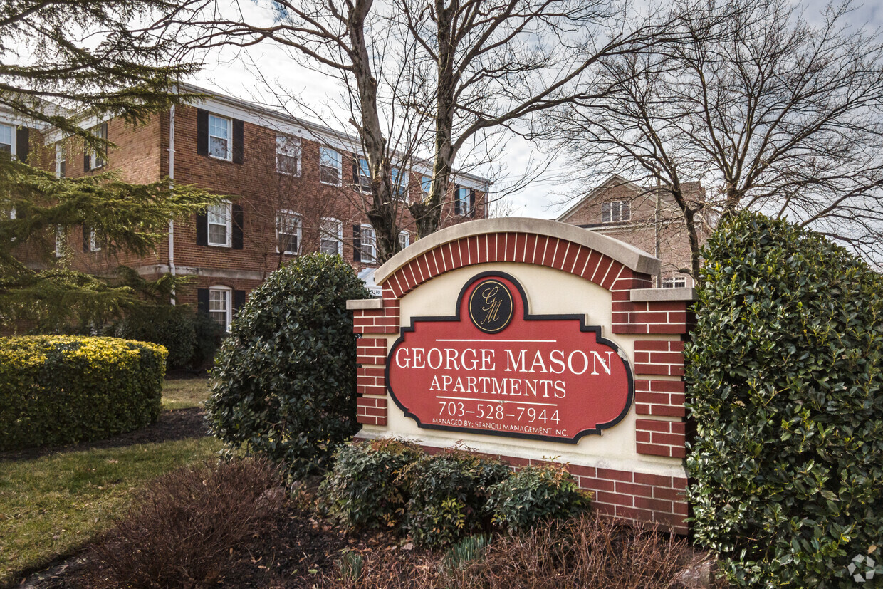 Letrero de George Mason - The George Mason Apartments