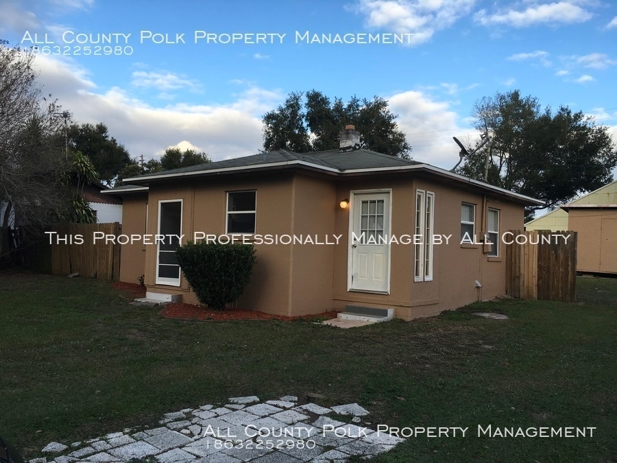 2 Bedroom 1 Bathroom Single Family Home House Rental in Lakeland, FL