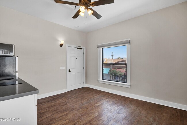 Building Photo - 5753 W Glendale Ave