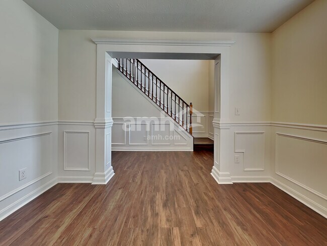 Building Photo - 6400 Pembroke Dr