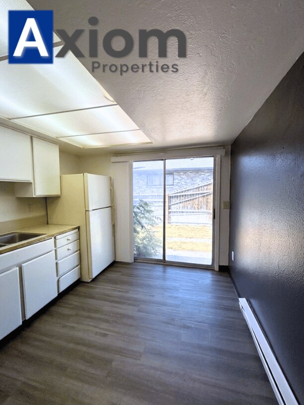 Building Photo - 547 Poole-1