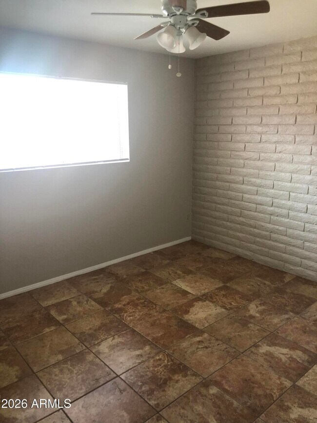 Foto del edificio - 461 E 9th Ave
