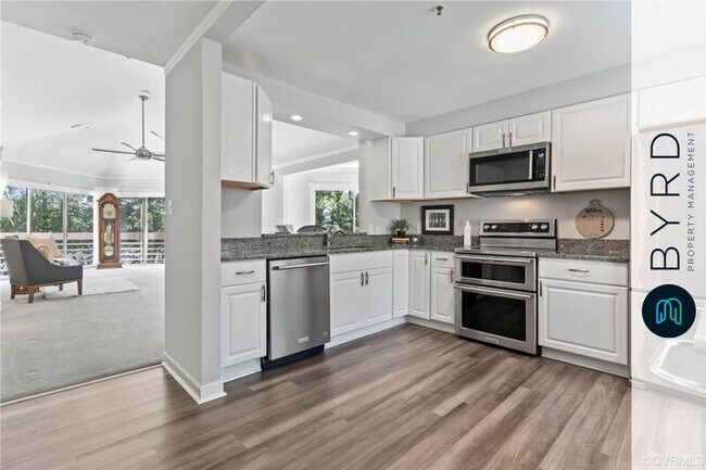 Foto del edificio - 206 Water Pointe Ct