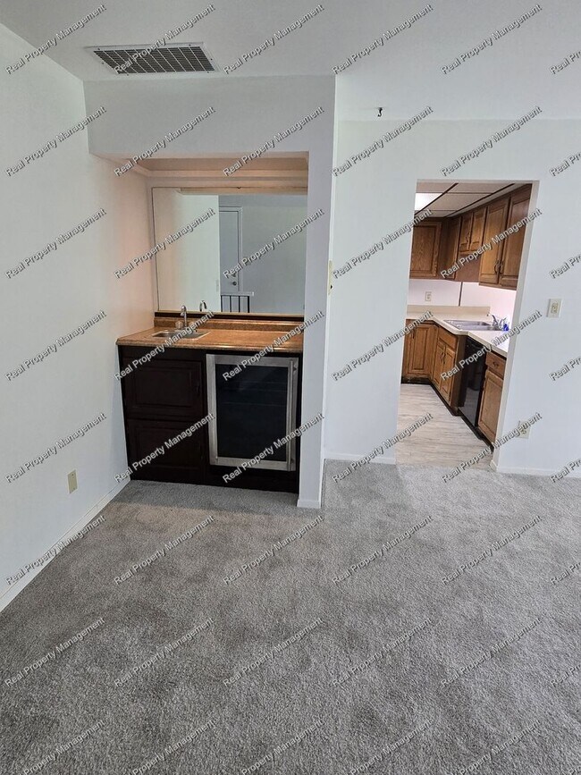 Foto del edificio - Two Bed Two Bath Munster Condo