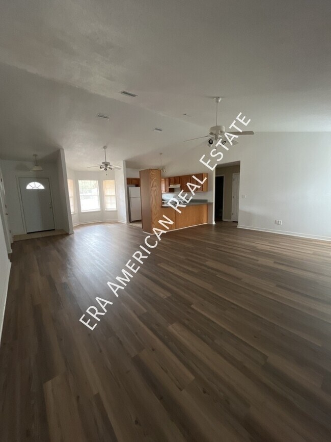 Foto del edificio - 4621 Bobolink Way