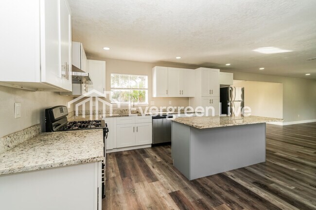 Building Photo - 5100 Goose Creek Dr