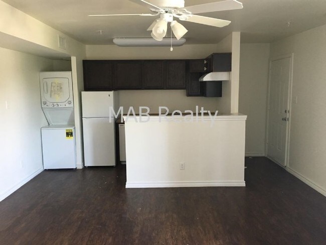 Foto del edificio - 9815 Walnut