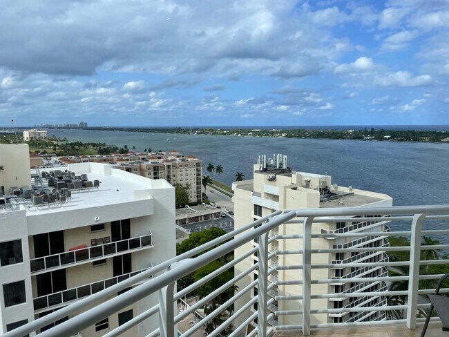 Building Photo - 1551 N Flagler Dr