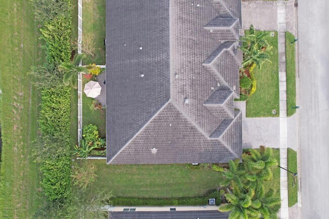 Building Photo - 6120 NW Cullen Way