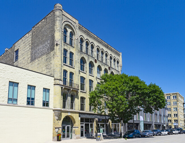 Building Photo - Serif MKE