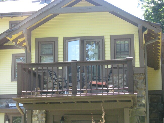 BALCONY - 259 River Rd