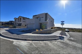 Building Photo - 600 Logwood Ave