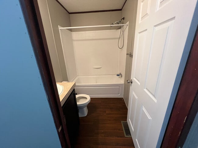 Building Photo - 40 Locust St