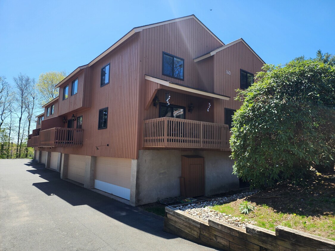 Foto del edificio - 160 Brittany Farms Rd