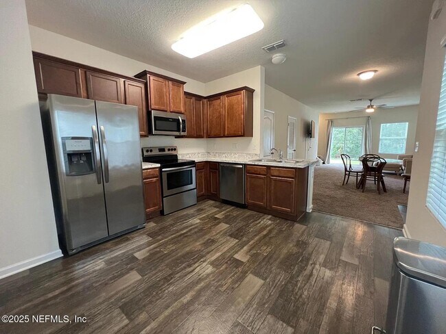 Foto del edificio - 253 Whitland Wy