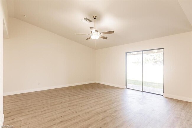 Building Photo - 625 SE 1st Ave