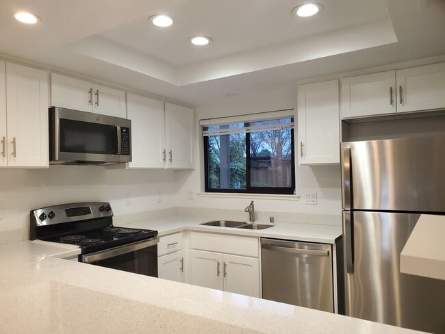 Building Photo - 1001 Villa Maria Ct