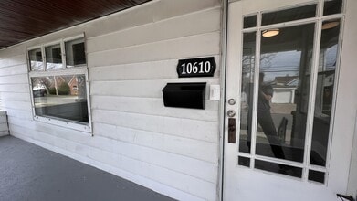 Building Photo - 10610 Langton Ave