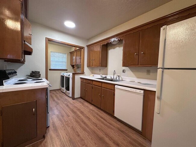 Foto del edificio - 2037 Delaware Ln