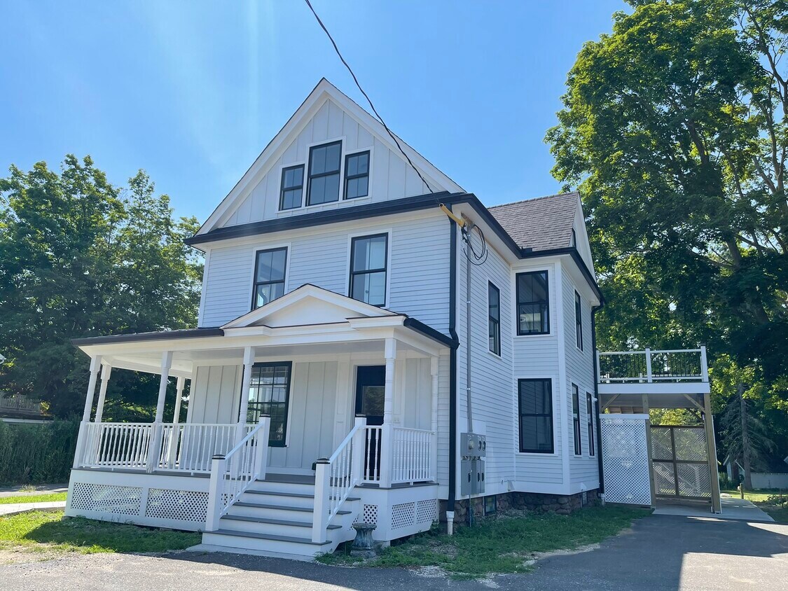Primary Photo - 78 W Main St