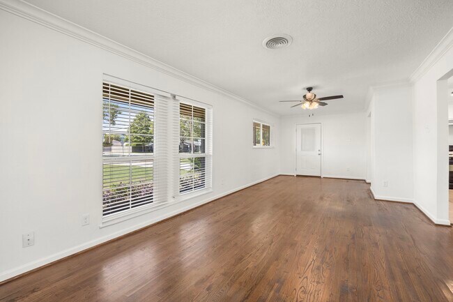 Foto del edificio - 1726 Wycliffe Dr