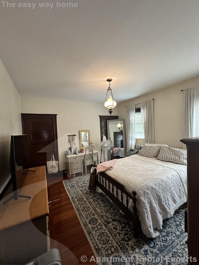 Building Photo - Porter/Davis 2 Bed for $2900, Laundry In Unit