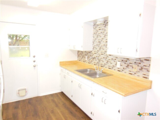 Foto del edificio - 1022 Clover Cir