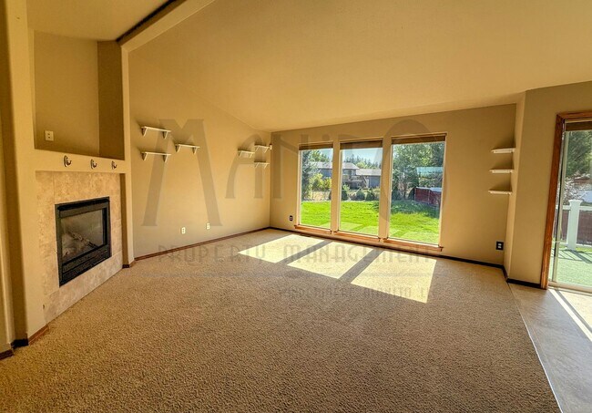 Foto del edificio - Sprawling Mead Home