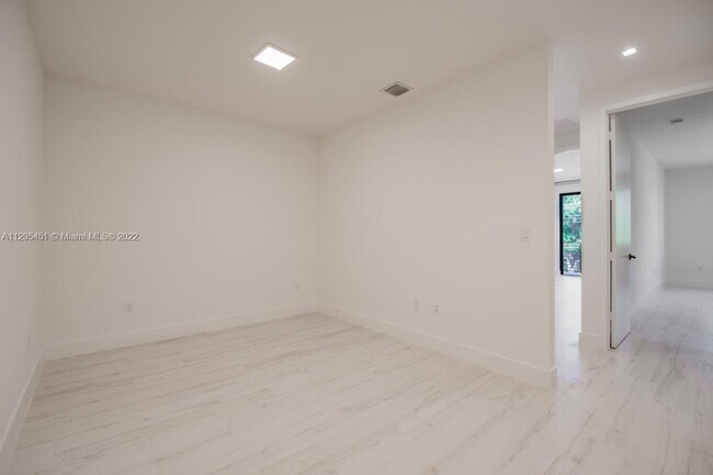 Foto del edificio - 6856 SW 80th St